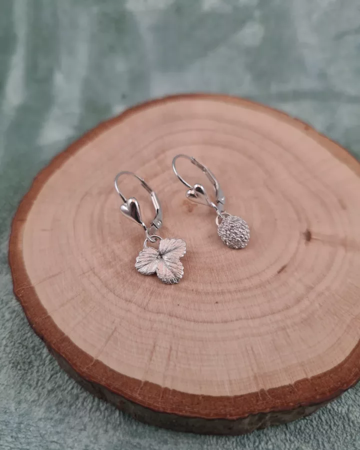 Boucles d'oreilles feuille de fraisier et fraise