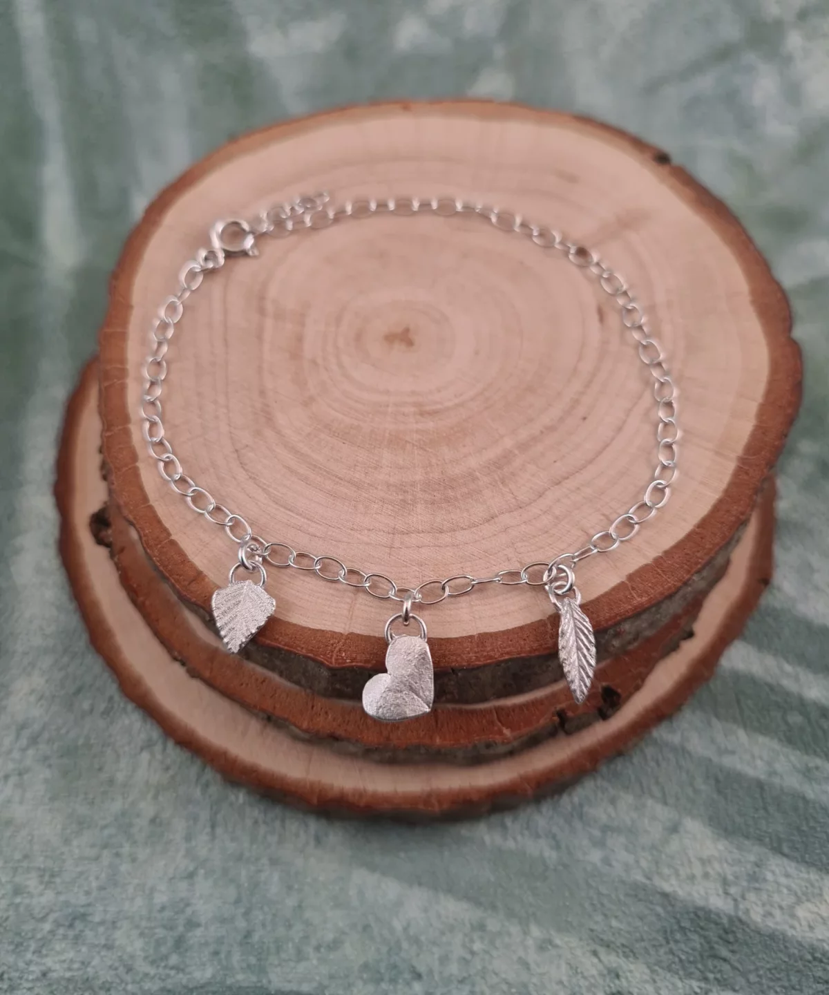 Bracelet chaînette avec charms feuilles bouleau, oxalis et chanvre