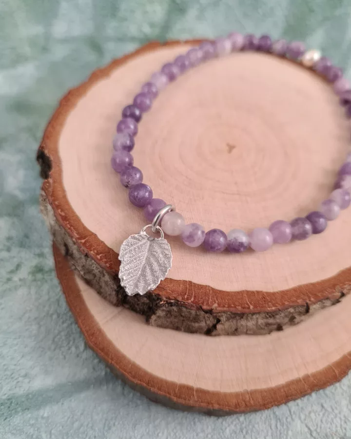 Bracelet charm feuille de figuier et perles de lépidolite