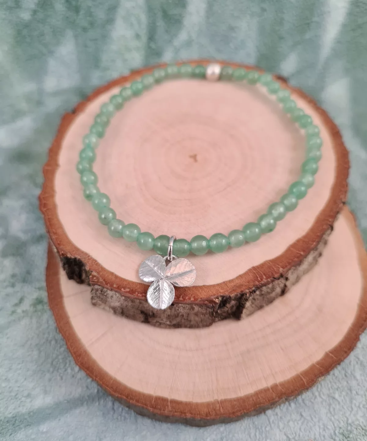 Bracelet charm feuille de trèfle et perles d'aventurine