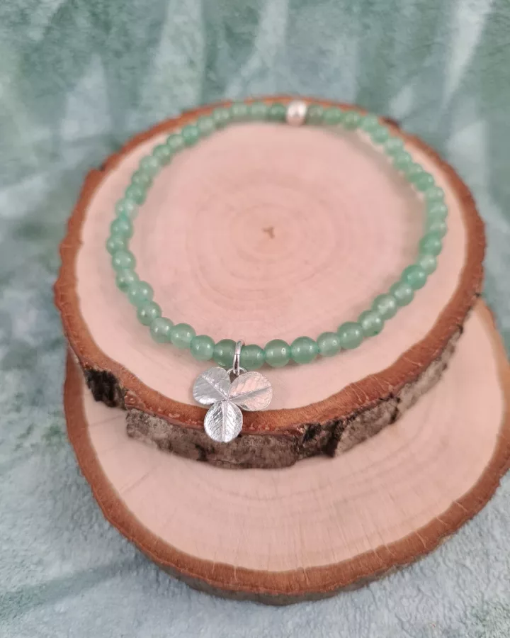 Bracelet charm feuille de trèfle et perles d'aventurine