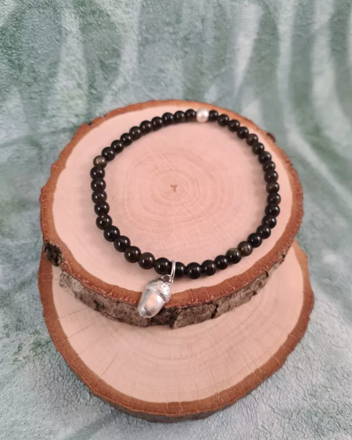 Bracelet charm gland et perles d'obsidienne dorée