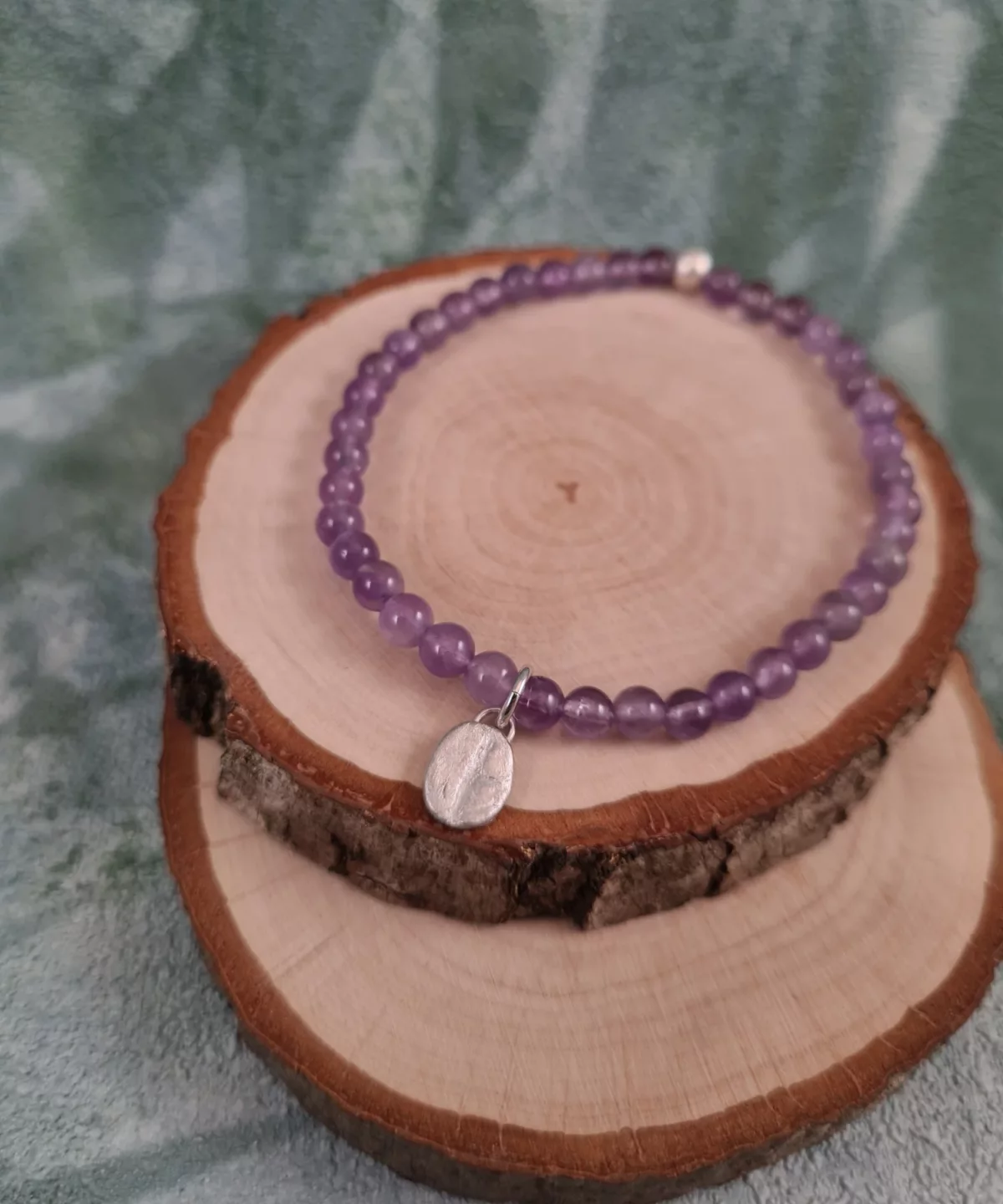 Bracelet charm grain de café et perles d'améthyste