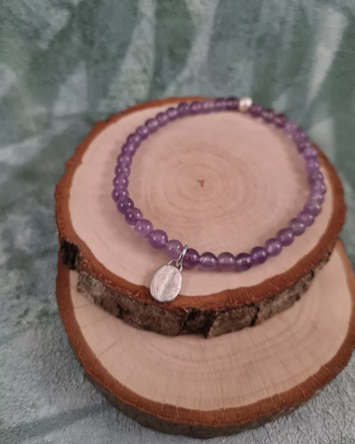 Bracelet charm grain de café et perles d'améthyste