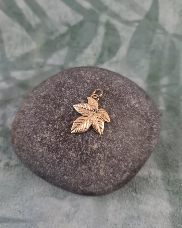 Pendentif feuille de frêne