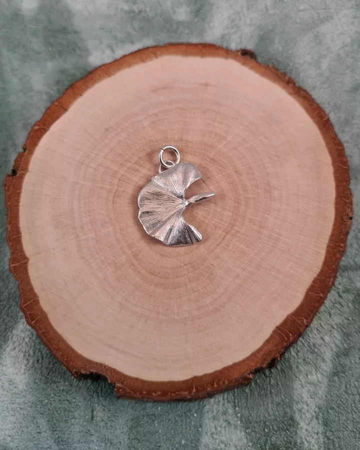 Pendentif feuille de ginkgo