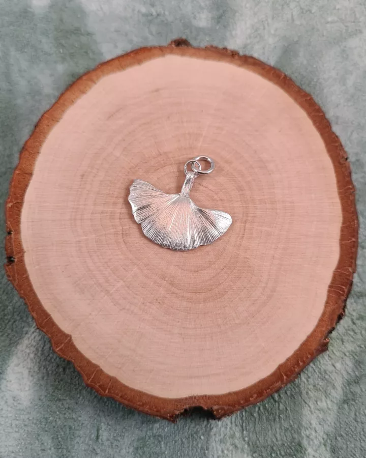 Pendentif feuille de ginkgo