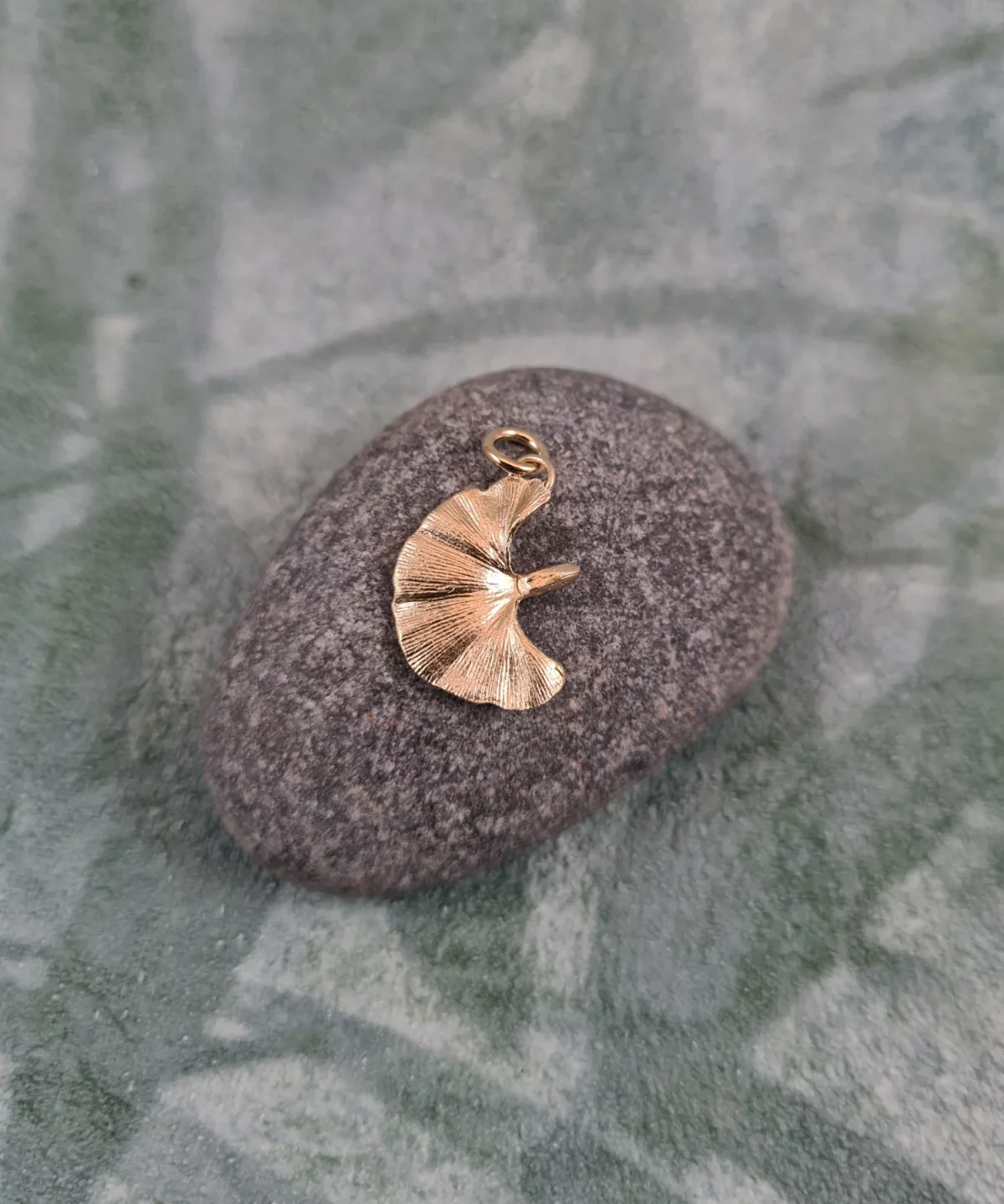 Pendentif feuille de ginkgo