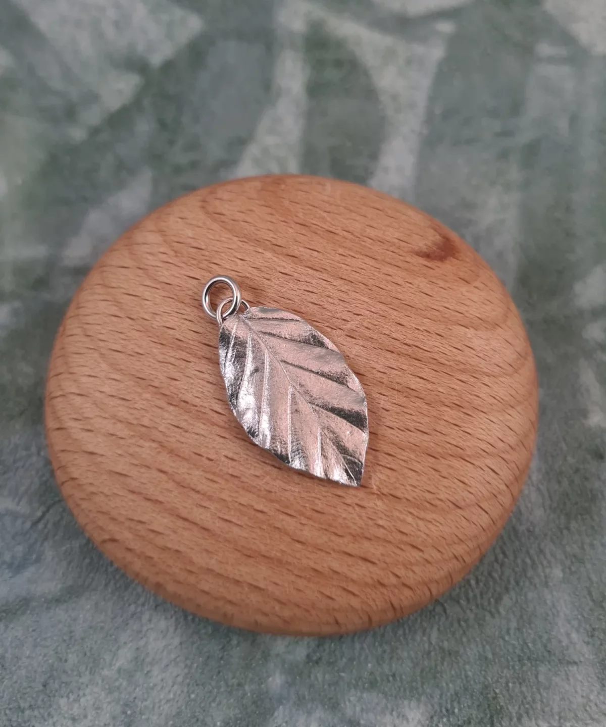 Pendentif feuille de hêtre