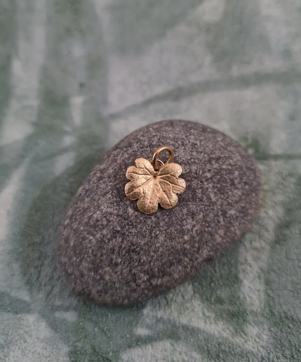 Pendentif feuille de lierre terrestre