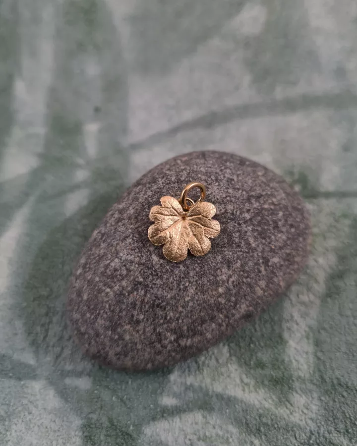 Pendentif feuille de lierre terrestre