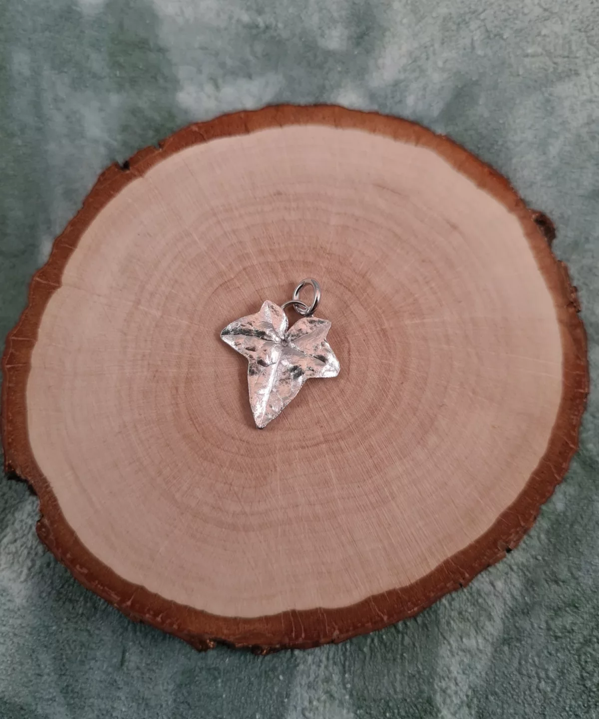 Pendentif feuille de lierre