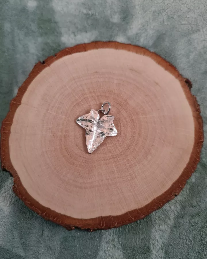 Pendentif feuille de lierre