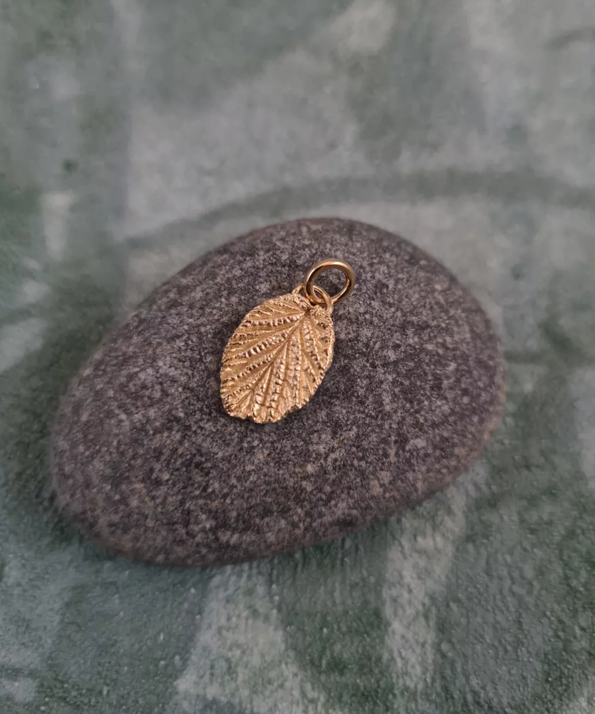 Pendentif feuille de noisetier
