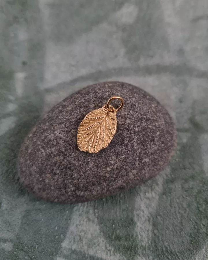 Pendentif feuille de noisetier
