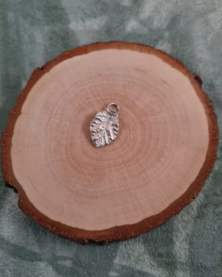 Pendentif feuille de noisetier