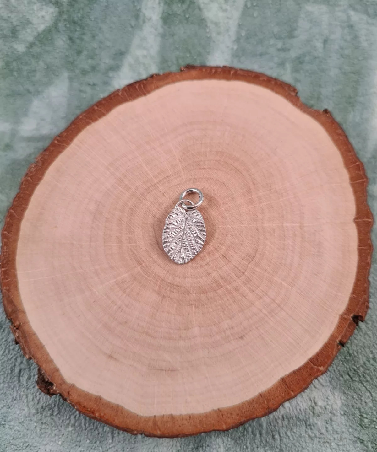 Pendentif feuille de noisetier