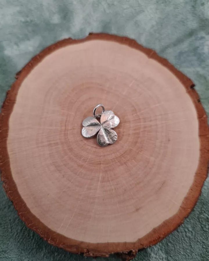 Pendentif feuille de trèfle