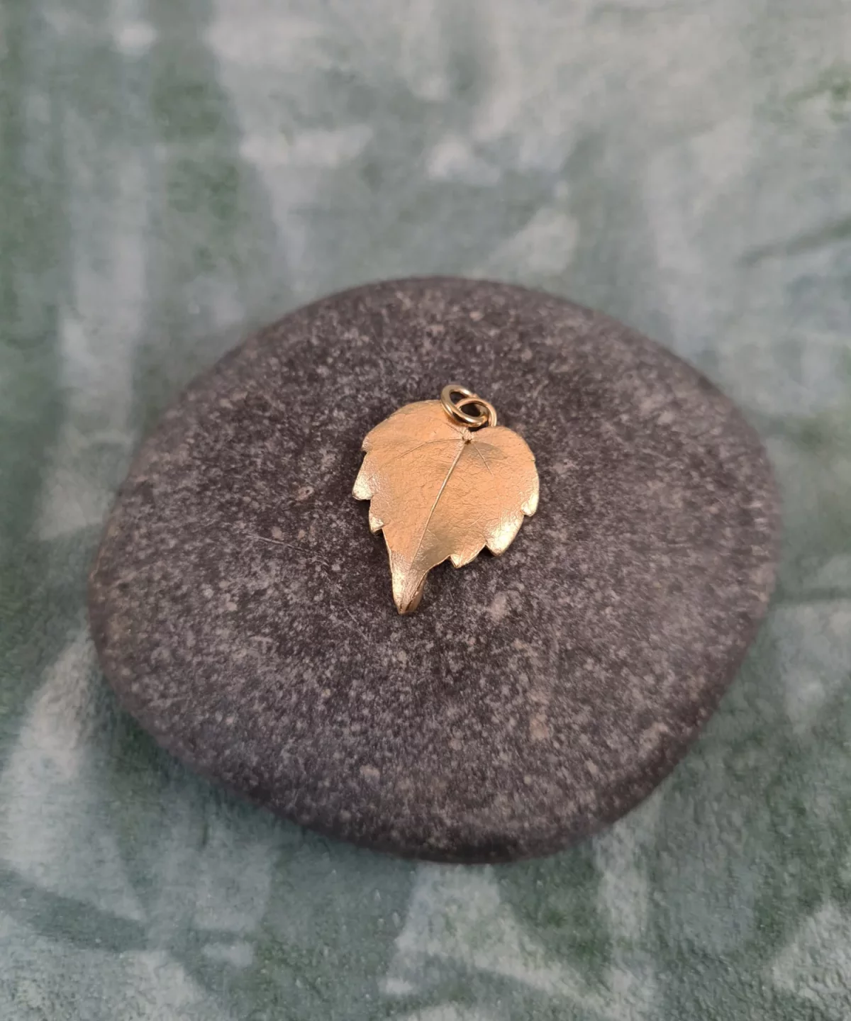 Pendentif feuille de vigne vierge