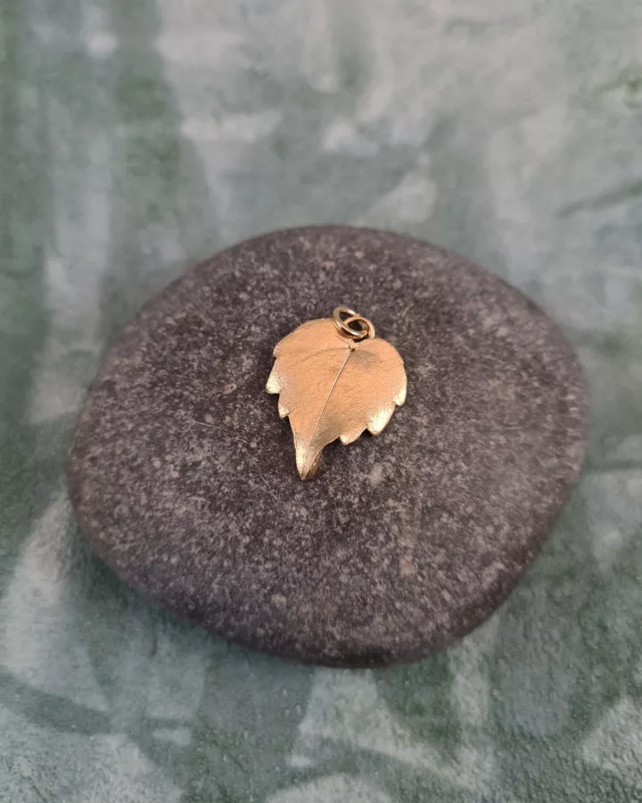 Pendentif feuille de vigne vierge
