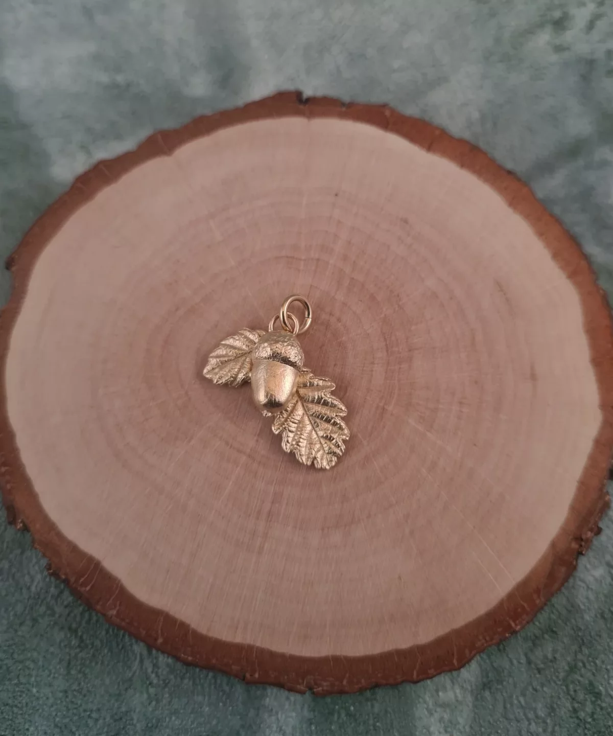 Pendentif feuilles de chêne et gland