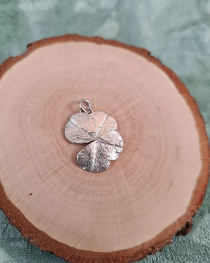 Pendentif feuilles de trèfle à 4 folioles