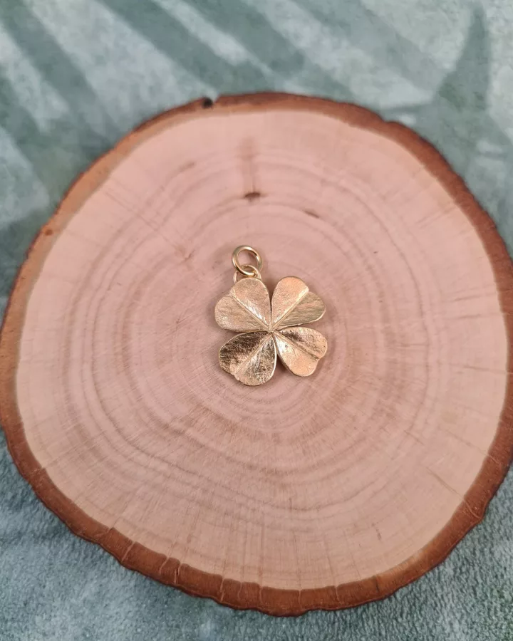 Pendentif feuilles de trèfle à 4 folioles