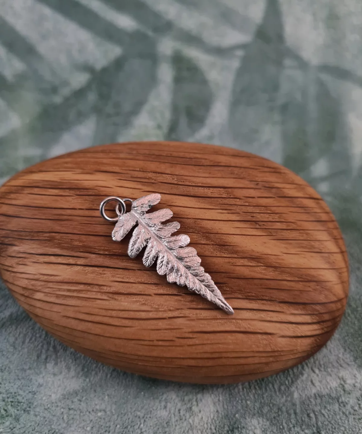 Pendentif foliole de fougère