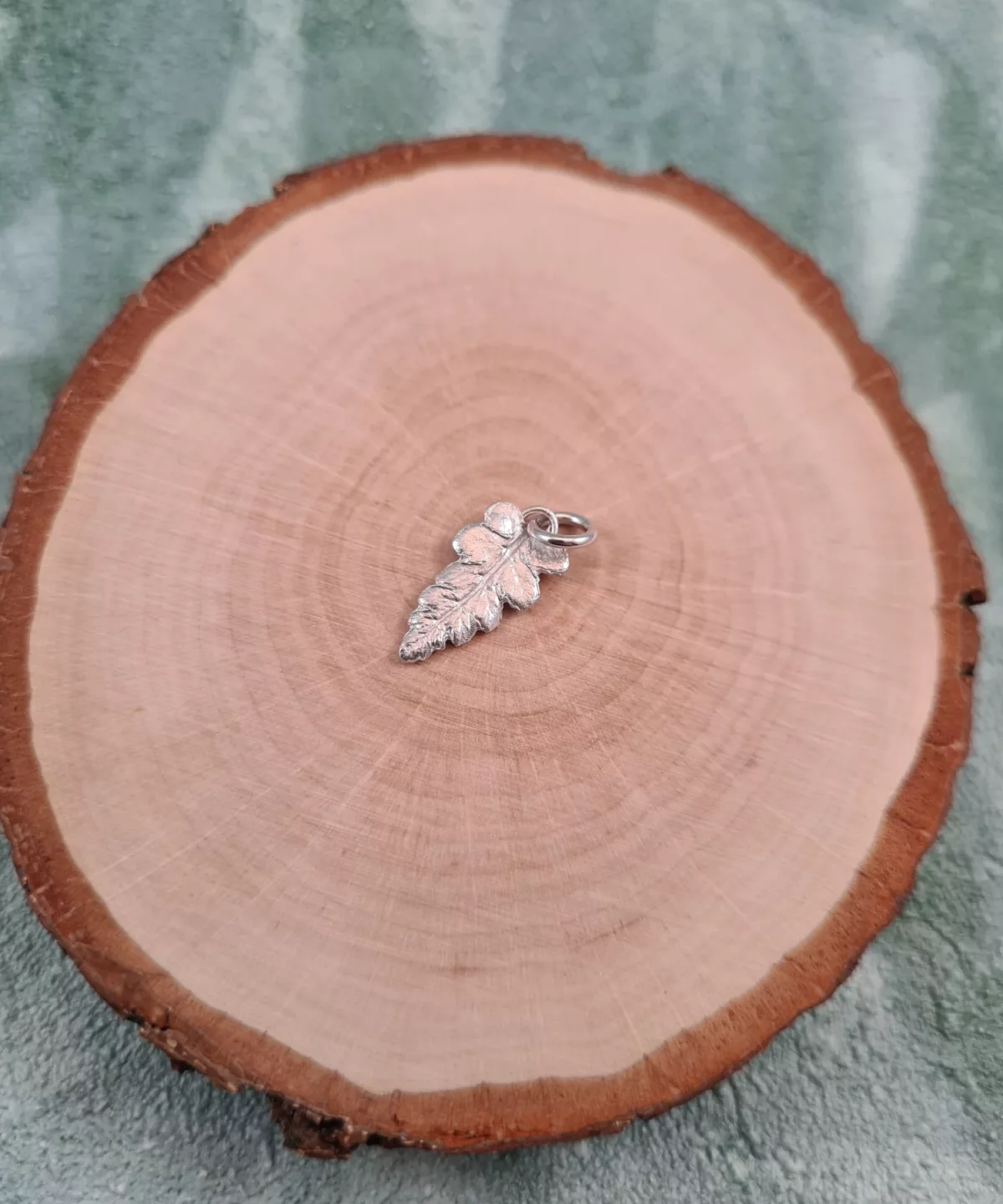 Pendentif foliole de fougère