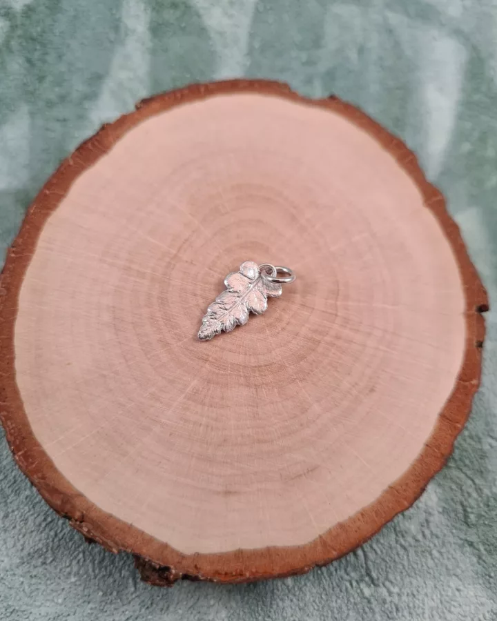 Pendentif foliole de fougère