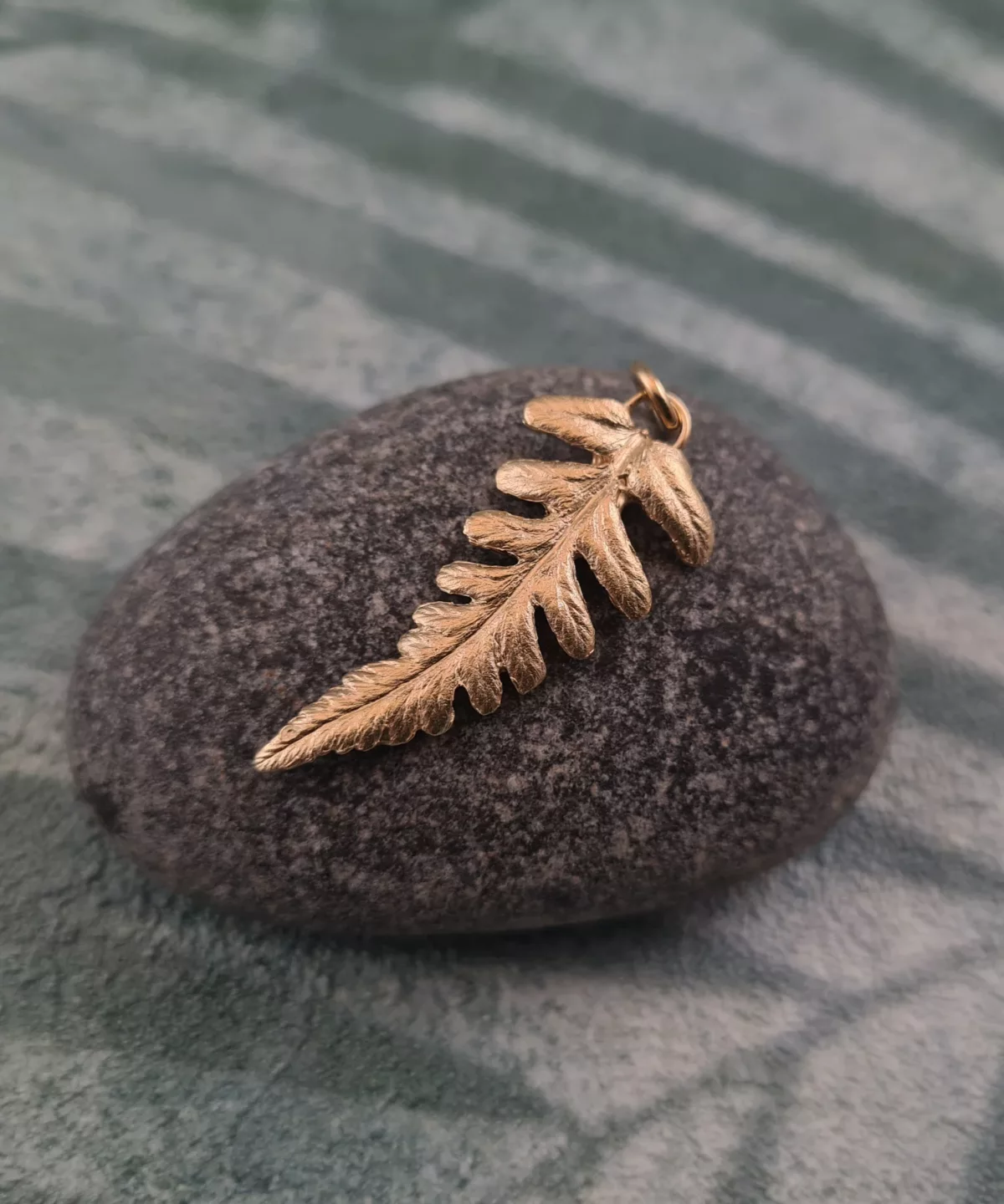 Pendentif foliole de fougère