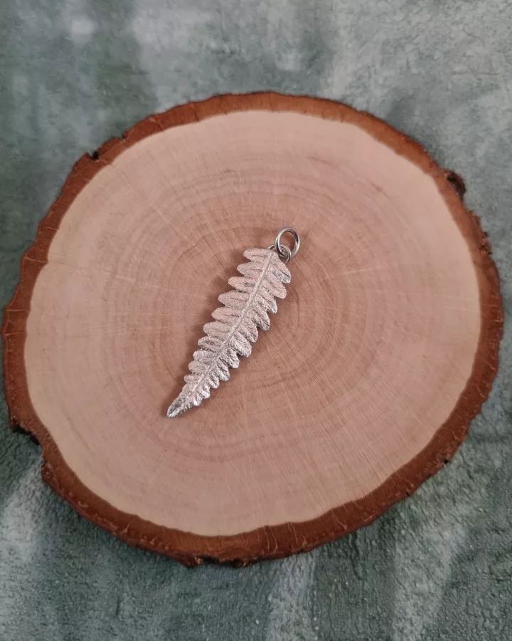 Pendentif foliole de fougère